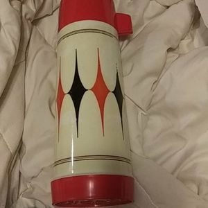 VINTAGE thermos. Red and black retro!!